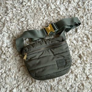 Herschel small quilted crossbody/fanny pack bag purse